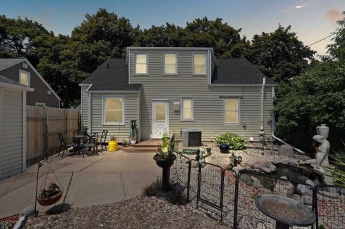 912 Winford Ave, Green Bay, WI 54303-4027