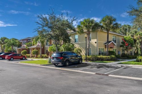 9068 Gervais Cir, Naples, FL 34120-4799