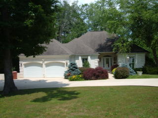 195 Lake Dr, Oneida, TN 37841-5835