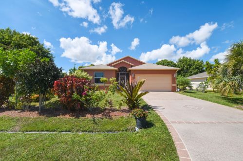682 Kenyoun St, Fort Pierce, FL 34983-1872