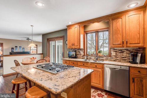 75 Maple Ave, Bareville PA  17540-9602 exterior