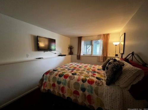 11 Camelot Dr, Norwalk CT 06850-2413 exterior