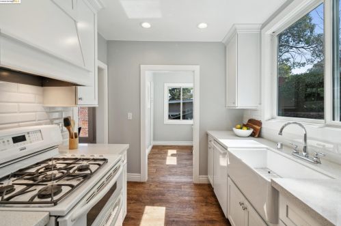 1510 Holman Rd, Oakland CA  94610-1833 exterior