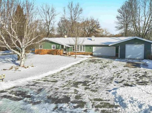 1457 Mailand Dr, Manitowoc WI  54220-9438 exterior