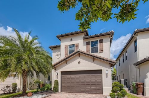 9909 32nd Ln, Hialeah, FL 33018-1703