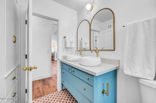 1111 Bethany Home Rd, Phoenix AZ  85014-2229 exterior