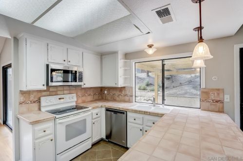 3577 Durham Cir, Oceanside CA  92056-4903 exterior