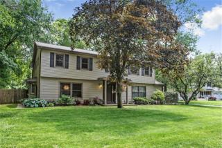 12 Dexter Ct, Hauppauge, NY 11788-3311