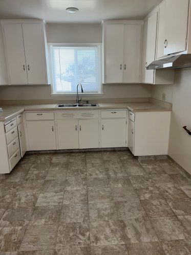 244 6th St, Greenfield, CA 93927-5720