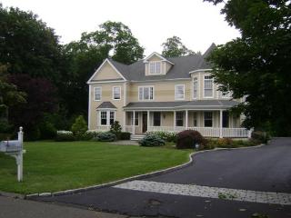 245 Ocean Dr, Stamford, CT 06902-8219