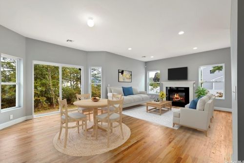 135 Elizabeth Way, Panamoka, NY 11961-2977