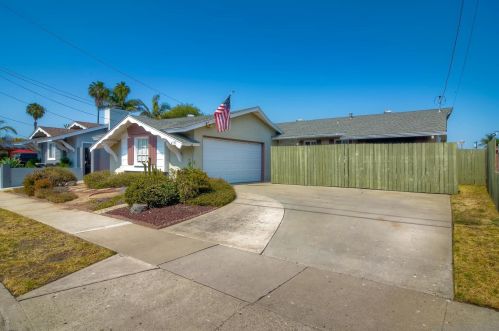4933 New Haven Rd, San Diego, CA 92117-1930