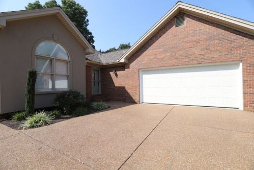 101 Lake Pointe Dr, Paducah, KY 42003-8047