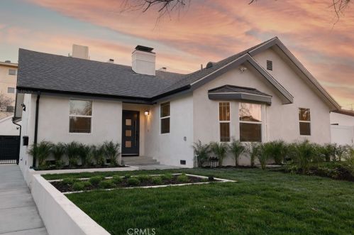 11512 La Maida St, North Hollywood CA  91601-4323 exterior