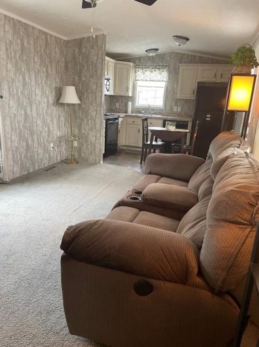 5 Krzak Rd, North Kingstown RI  02852 exterior