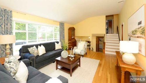 1 Ferris Ct, Ho Ho Kus NJ  07423-1017 exterior