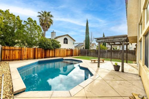 912 Celestine Cir, Vacaville CA  95687-7852 exterior