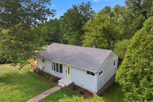 26 Chidsey Dr, North Branford, CT 06471-1268