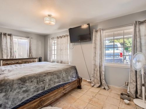 1401 Foothill Dr, Vista, CA 92084-4151