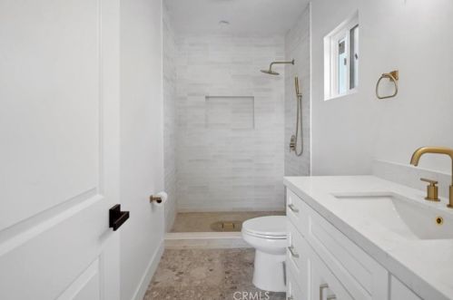 8042 Irvine Ave, North Hollywood CA  91605-1646 exterior