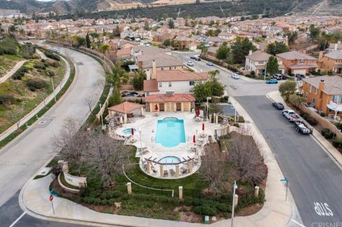 28423 Connick Pl, Santa Clarita CA  91350-1991 exterior