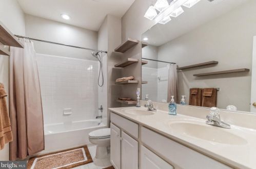 15575 Kelley Farm Ct, Woodbridge VA  22193-5784 exterior