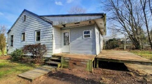 51 Davis St, Greenville, PA 16125-2175