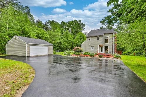 2 Harvest Dr, Derry NH  03038-4872 exterior