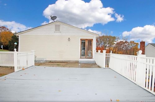 43 Acre Dr, Danbury CT  06811-3810 exterior