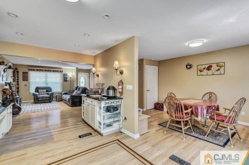 29 Heritage Ln, Perth Amboy NJ  08863-1464 exterior
