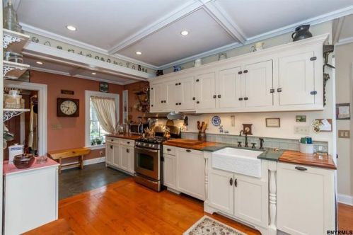 7 Broad St, Grangerville, NY 12871-1328