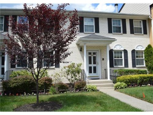558 Kensico Ct, Airmont, NY 10901-4159