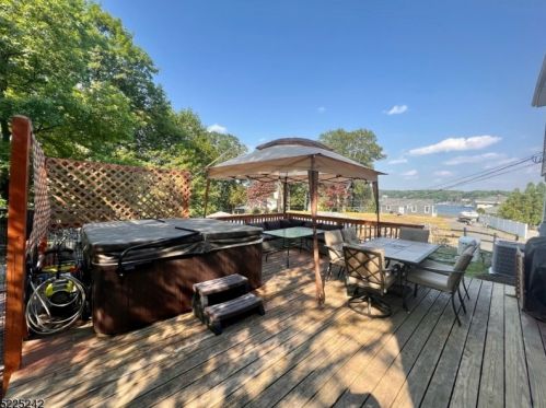 28 Wildwood Shores Dr, Hopatcong NJ  07843-1923 exterior