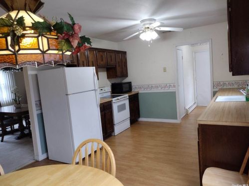 44 Oleeta Rd, Mount Sinai NY  11766-2505 exterior