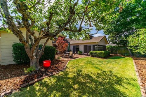 2441 Delevan Way, Santa Rosa, CA 95404-3101