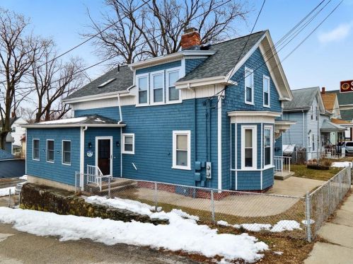 205 2nd Ave, Woonsocket, RI 02895-4037