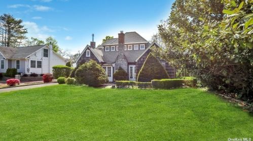 36 Deforest Ave, West Islip, NY 11795-4512