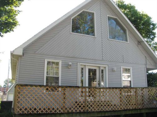 102 2nd St, Adams Lake, IN 46795-9493