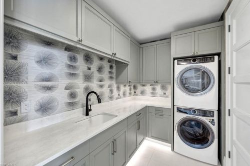 3401 Crayton Rd, Naples FL 34103-3515 exterior