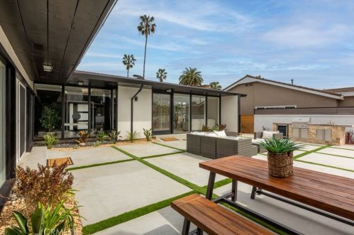 3841 Pacific Ave, Long Beach CA  90807-3227 exterior