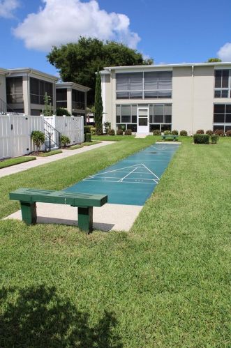 689 Lake Howard Dr, Winter Haven FL  33881-0031 exterior