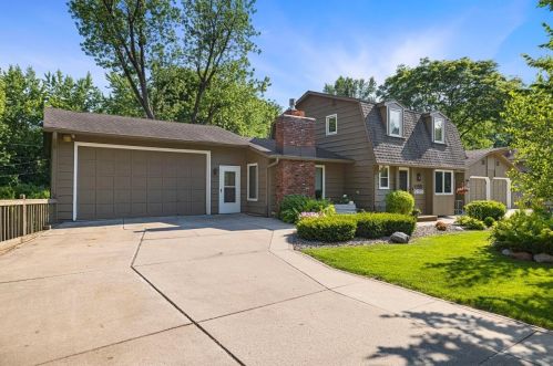 2821 100th St, Minneapolis, MN 55431-2809