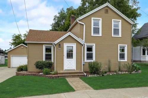 227 Main St, West Bend, WI 53090-3317