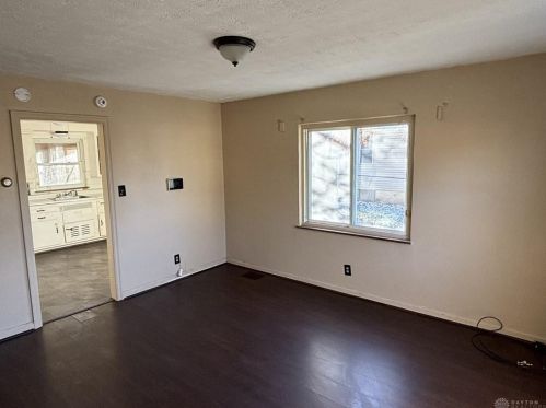3220 Cavanaugh Ave, Cincinnati, OH 45211-8028