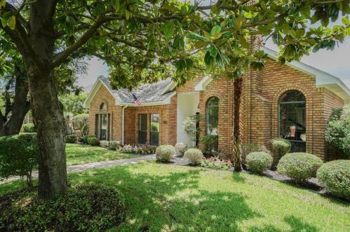 2562 Morning Glory Dr, Richardson, TX 75082-2316