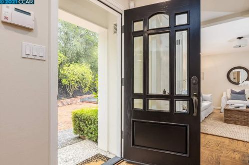 7 Calvin Ct, Orinda, CA 94563-3604