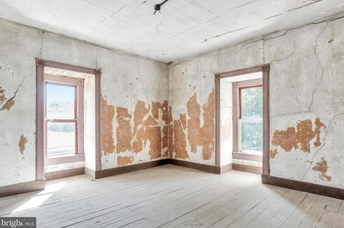 310 Main St, Edinburg VA  22824-9439 exterior