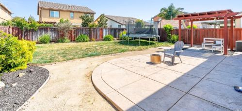 2312 Newcastle Dr, Vacaville CA  95687-8252 exterior