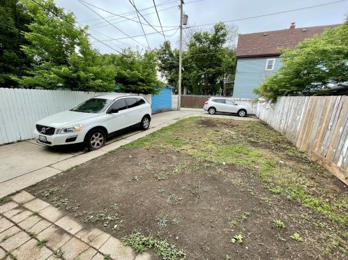 2033 Grant St, Milwaukee WI  53215-2566 exterior