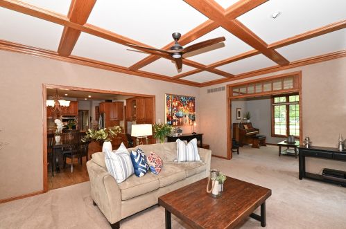 7110 Lafayette Pl, Thiensville, WI 53092-8600